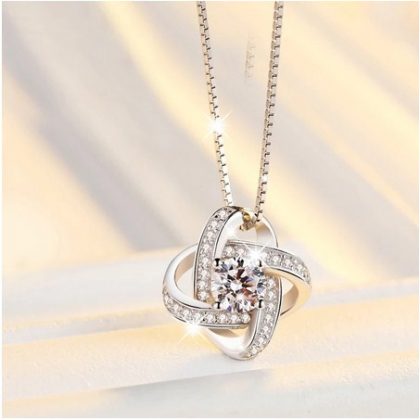 Necklace Four-Leaf Clover Diamond Pendant Necklace Fashion Short Clavicle Chain